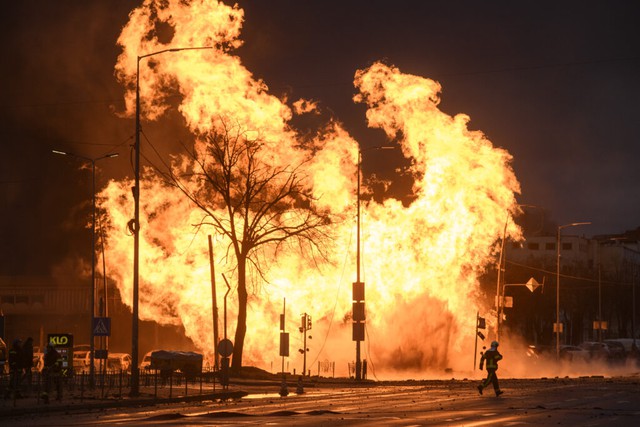 TST: Kiev b&aacute;o động khẩn, lộ manh mối v&agrave;i gi&acirc;y trước sự kiện chấn động &ndash; Mỹ gấp r&uacute;t sơ t&aacute;n &ocirc;ng Zelensky? - Ảnh 1.