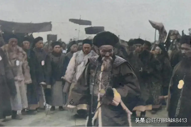 20 bức ảnh hiếm thời kỳ cuối nh&agrave; Thanh: Bức ảnh duy nhất c&ograve;n tồn tại của Ho&agrave;ng đế Quang Tự, c&ocirc; d&acirc;u e thẹn c&uacute;i đầu - Ảnh 1.