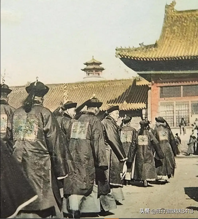 20 bức ảnh hiếm thời kỳ cuối nh&agrave; Thanh: Bức ảnh duy nhất c&ograve;n tồn tại của Ho&agrave;ng đế Quang Tự, c&ocirc; d&acirc;u e thẹn c&uacute;i đầu - Ảnh 11.