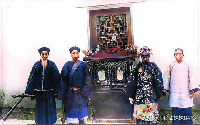 20 bức ảnh hiếm thời kỳ cuối nh&agrave; Thanh: Bức ảnh duy nhất c&ograve;n tồn tại của Ho&agrave;ng đế Quang Tự, c&ocirc; d&acirc;u e thẹn c&uacute;i đầu - Ảnh 10.