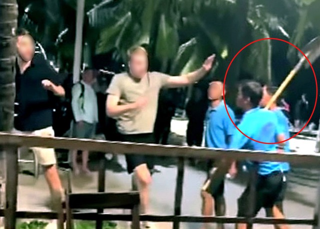 Vụ nhân viên quán bar cầm xẻng đòi đánh khách Tây ở Nha Trang: Chủ quán lên tiếng - Ảnh 1.