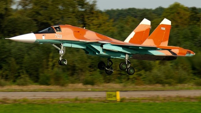 Su - 34 v&agrave; sức mạnh kh&ocirc;ng thể cưỡng lại tr&ecirc;n chiến trường Ukraine - Ảnh 8.