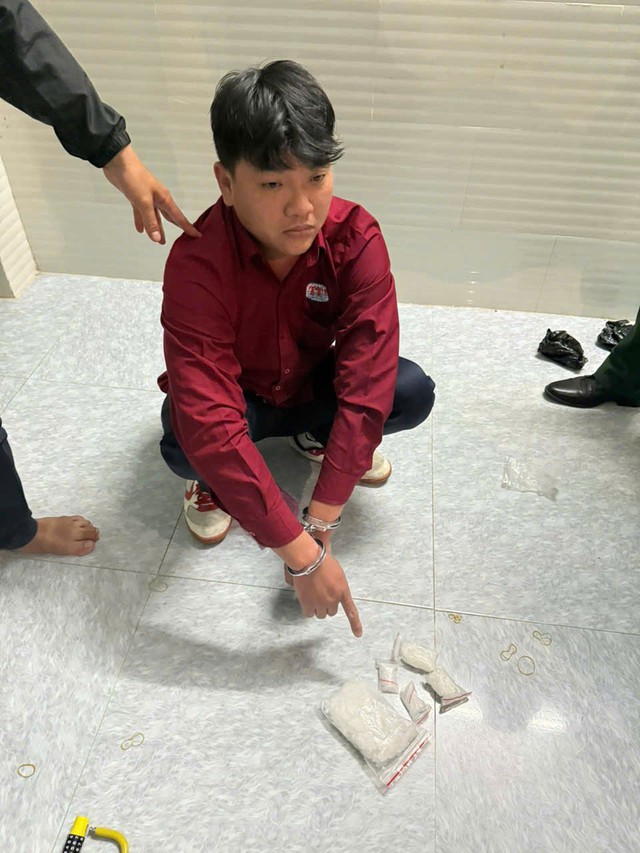 Bắt quả tang Chu Kim Thành SN 1993, khám xét khẩn cấp nơi ở - Ảnh 1.