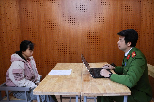 Thi hành Lệnh bắt tạm giam Tiktoker Nguyễn Thị Nga SN 1980 - Ảnh 2.