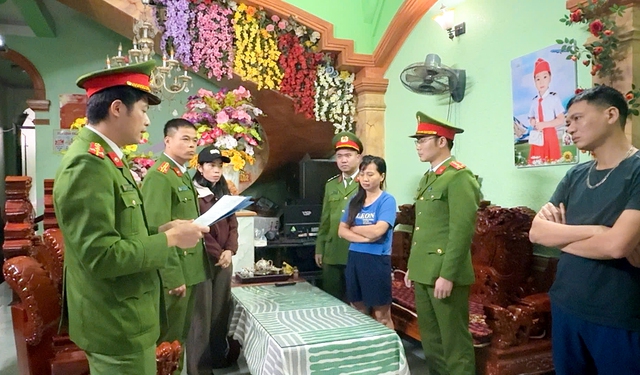 Thi hành Lệnh bắt tạm giam Tiktoker Nguyễn Thị Nga SN 1980 - Ảnh 1.