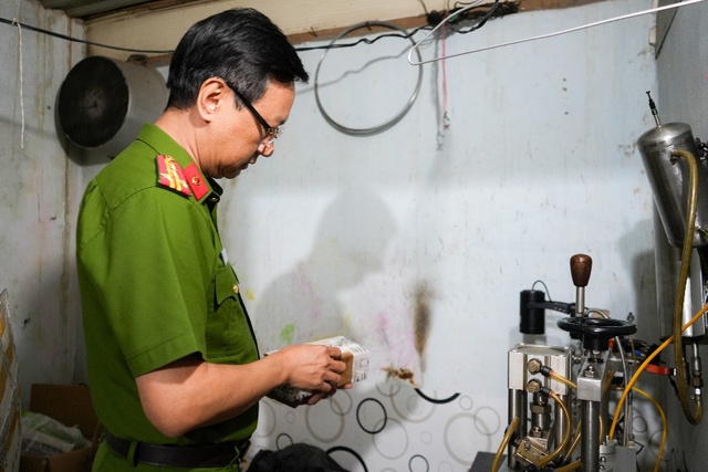 Khám xét khẩn cấp 3 địa điểm, bóc gỡ đường dây tội phạm quy mô lớn của đôi vợ chồng - Ảnh 3.