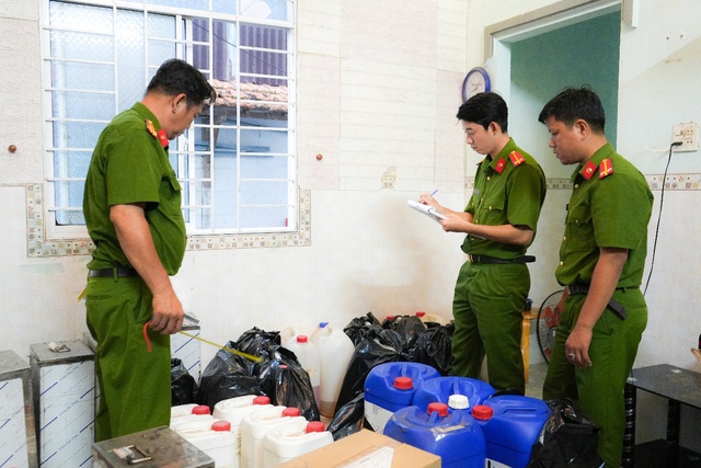 Khám xét khẩn cấp 3 địa điểm, bóc gỡ đường dây tội phạm quy mô lớn của đôi vợ chồng - Ảnh 5.