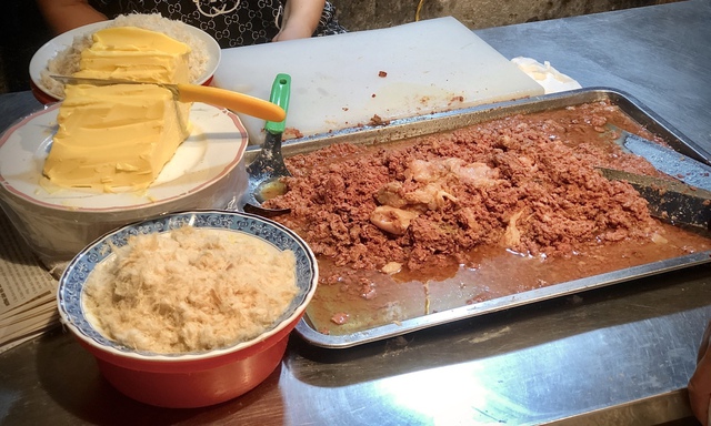 Vì sao gọi là “pate Cột Đèn”? Nơi mua chuẩn của người Hải Phòng, chỉ bán vào buổi tối ít du khách biết - Ảnh 1.