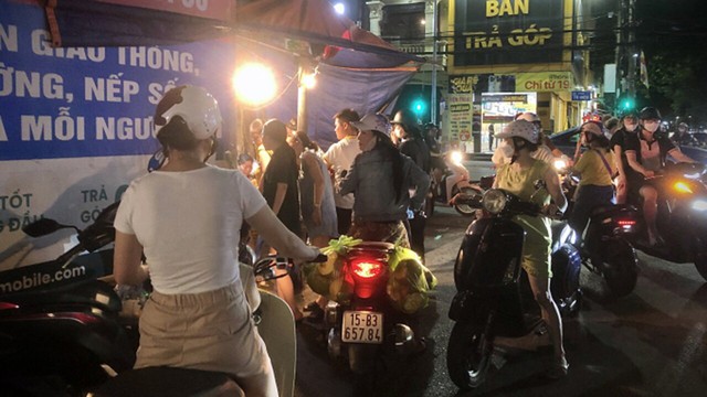 Vì sao gọi là “pate Cột Đèn”? Nơi mua chuẩn của người Hải Phòng, chỉ bán vào buổi tối ít du khách biết - Ảnh 2.