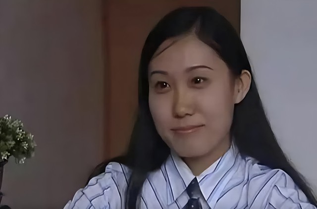 Cú trượt dài của Bàng Tú Ngọc: Từ thần đồng đến cuộc sống mẹ đơn thân - Ảnh 3. Cú trượt dài của Bàng Tú Ngọc: Từ thần đồng đến cuộc sống mẹ đơn thân - Ảnh 3.