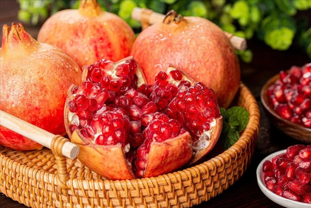 Giải ph&aacute;p cho tất cả những người th&iacute;ch ăn lựu nhưng ngại t&aacute;ch hạt - Ảnh 1.