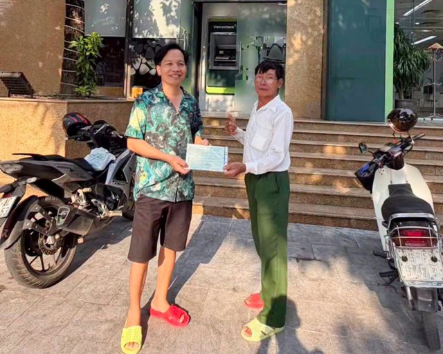 Vụ nh&acirc;n vi&ecirc;n qu&aacute;n thịt d&ecirc; cầm điếu c&agrave;y đuổi đ&aacute;nh nam thanh ni&ecirc;n: Quyết định của chủ nh&agrave; h&agrave;ng - Ảnh 1.