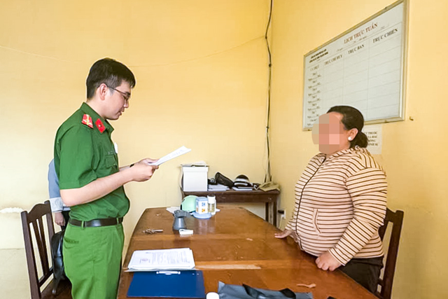 Công an sẽ tiến hành điều tra nếu phát hiện các giao dịch chuyển tiền như sau - Ảnh 1.