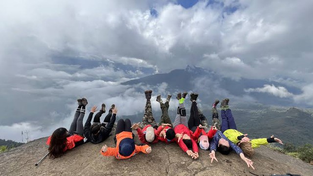 Phát hiện đỉnh núi cao 2.860 m ở Việt Nam, từng lạnh -5°C, mùa đông băng phủ trắng đẹp như trời Âu - Ảnh 5.