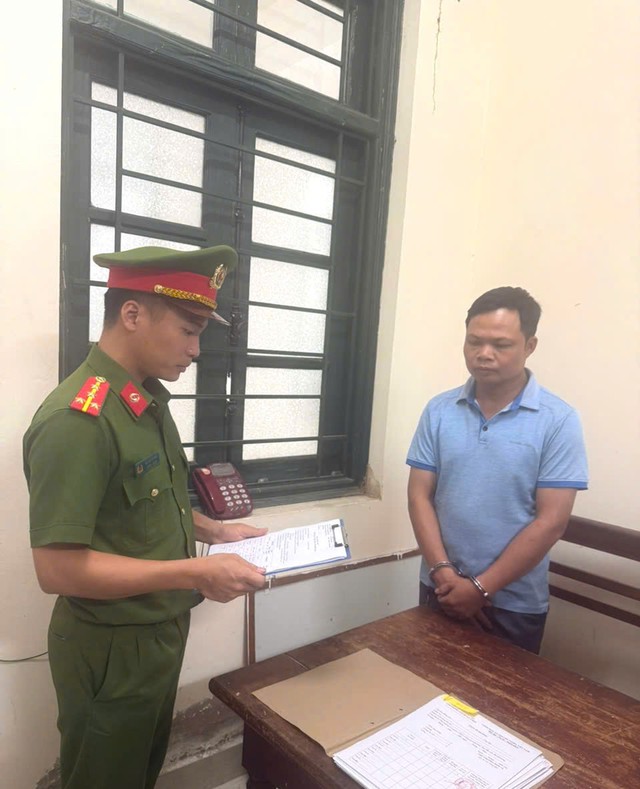 Thi hành lệnh bắt tạm giam nhân viên kinh doanh Lê Doãn Luân SN 1985 - Ảnh 1.