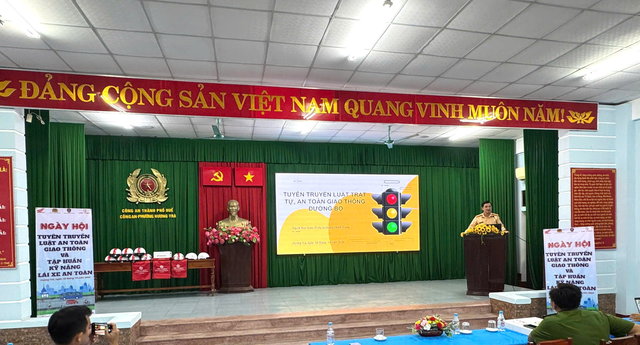 Công an bất ngờ kiểm tra 72 shipper của 6 công ty - Ảnh 2.