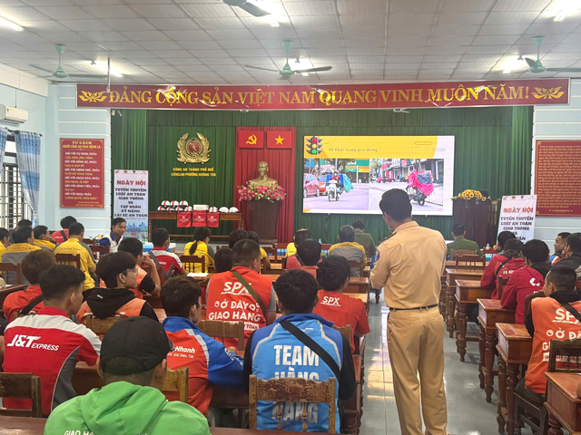 Công an bất ngờ kiểm tra 72 shipper của 6 công ty - Ảnh 3.