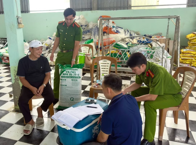 Thi hành lệnh bắt tạm giam ông chủ 2 công ty Hứa Văn Chọn SN 1980 - Ảnh 1.