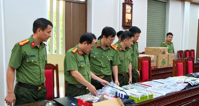 Phát hiện giao dịch rút tiền rất lớn: Công an đồng loạt triệu tập 30 người tại Thanh Hóa, Hà Nội để điều tra - Ảnh 1.