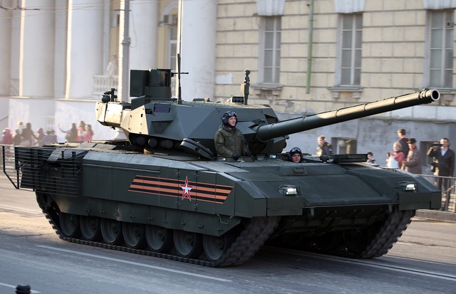 T-14 "Armata" chẳng hề mất t&iacute;ch như người ta vẫn nghĩ, ch&uacute;ng đang t&agrave;ng h&igrave;nh ngắm bắn Ukraine từ xa - Ảnh 1.