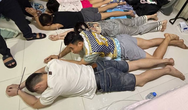 Campuchia: 77 sĩ quan cảnh sát bị bắt vì tội lừa đảo trực tuyến - Ảnh 1.