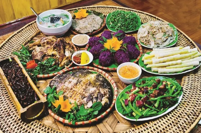Phát hiện đỉnh núi cao hơn 1.500m ở Việt Nam, từng lạnh dưới 0°C, cây cối phủ trắng băng giá như trời Âu - Ảnh 4.