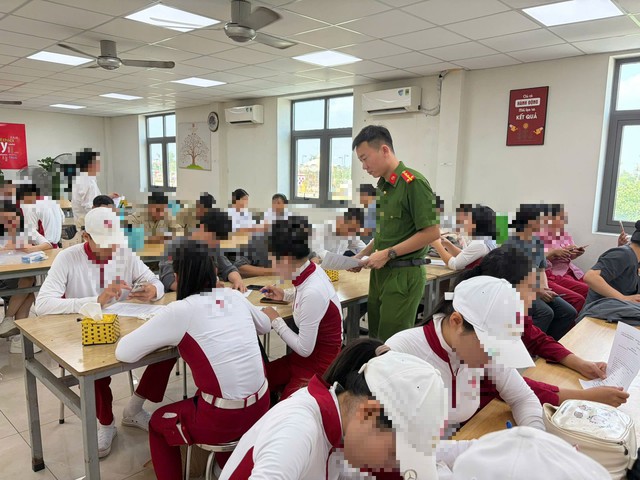 Công an kiểm tra 50 người ở công ty golf - Ảnh 2.