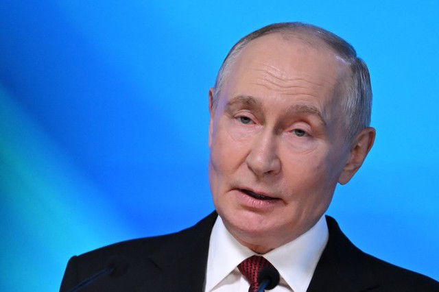 Tổng thống Putin cảnh b&aacute;o NATO về Kaliningrad, thừa nhận đ&ograve;n đ&aacute;nh Ukraine khiến Nga mất 1% GDP - Ảnh 1.