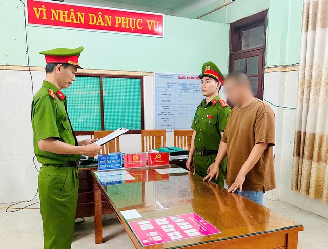 Công an điều tra khoản doanh thu phát sinh 12,9 tỷ đồng: Khởi tố chủ hộ kinh doanh nước giải khát - Ảnh 1.