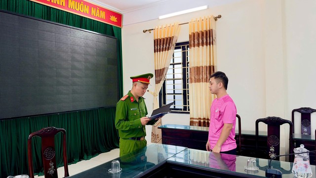 Công an kiểm tra cửa hàng thời trang, khởi tố ông chủ Lê Tuấn Đức SN 1999 - Ảnh 2.