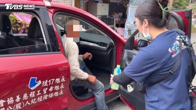 Cụ ông 71 tuổi lên núi tảo mộ một mình rồi mất tích bí ẩn, cảnh sát huy động thiết bị đặc biệt tìm kiếm - Ảnh 4.