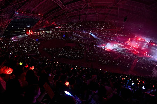 Đu concert BIGBANG tốn hàng chục triệu đồng, nhiều khán giả chỉ được ngắm thần tượng từ xa - Ảnh 2.
