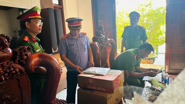 Công an điều tra các giao dịch hàng trăm triệu đồng: Bắt khẩn cấp, khám xét nơi ở 1 người - Ảnh 2.