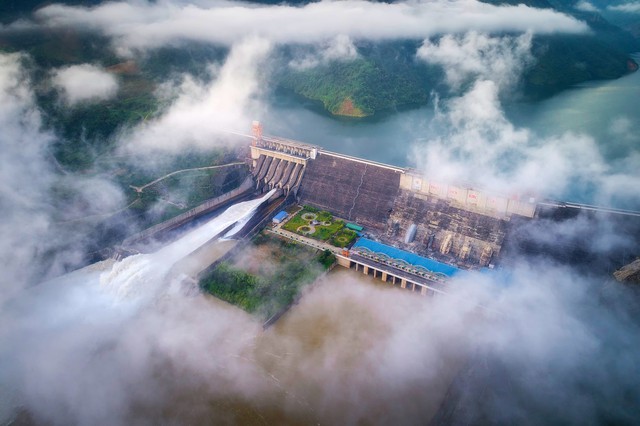 Việt Nam thực hiện cuộc đại di d&acirc;n lịch sử 20.340 hộ, nhường chỗ cho c&ocirc;ng tr&igrave;nh thủy điện Sơn La 60.200 tỷ lớn nhất ĐN&Aacute; - Ảnh 1.