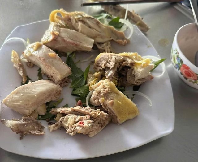Vụ t&agrave;i xế gh&eacute; qu&aacute;n ăn cơm b&igrave;nh d&acirc;n hết 640.000 đồng: C&ocirc;ng an v&agrave;o cuộc - Ảnh 2.