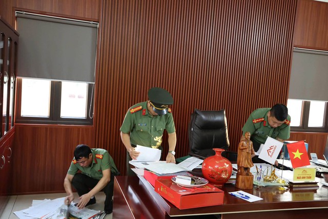 Khám xét trụ sở Công ty AMADO, bắt Chủ tịch HĐQT Ngô Anh Tuấn SN 1969 và kế toán trưởng Vũ Thị Tân SN 1983 - Ảnh 2.