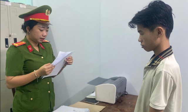 Thi hành lệnh bắt tạm giam nhân viên Lâm Chí Vỹ SN 2005 để điều tra về số tiền 60.616.000 đồng - Ảnh 1.