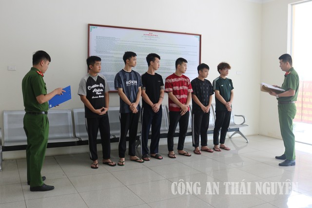 Công an đang điều tra các giao dịch chuyển tiền, nhận tiền của 40 tài khoản ngân hàng, dòng tiền 1.000 tỷ đồng - Ảnh 1.