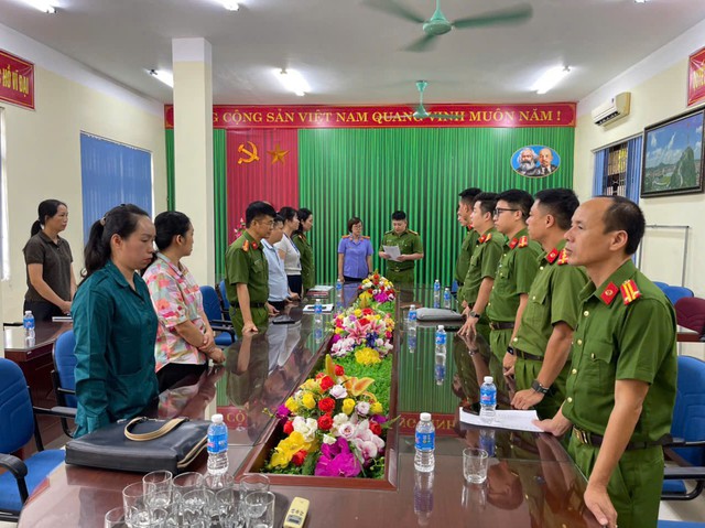 Thi hành lệnh khám xét, khởi tố Phó Trưởng phòng Kỹ thuật môi trường Hứa Thị Ngân SN 1987 - Ảnh 3.