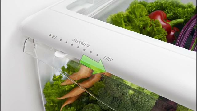 Vì sao ngăn rau củ trong tủ lạnh có một nút gạt nhỏ? Nhiều gia đình dùng lâu năm vẫn chưa biết công dụng - Ảnh 1.