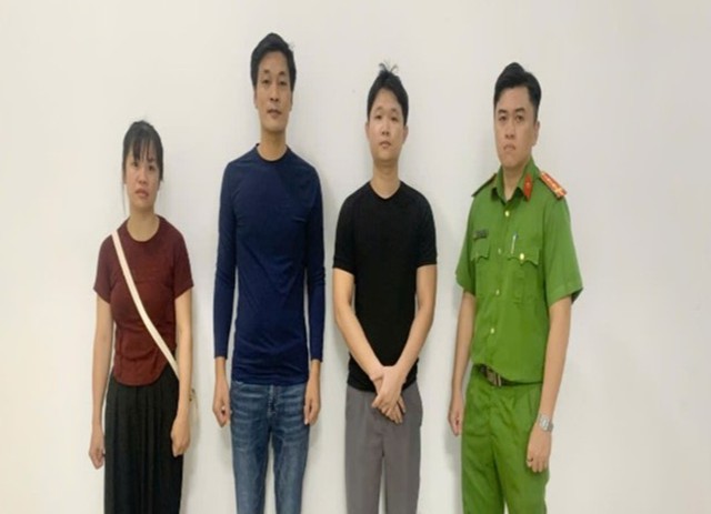 Công an đồng loạt khám xét 3 địa điểm kinh doanh, - Ảnh 1.