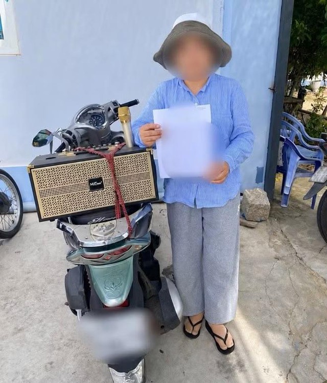 Người phụ nữ chở loa phát nhạc “trả nợ cho tôi” để đi đòi nợ: Hé lộ sự tình phía sau - Ảnh 1.