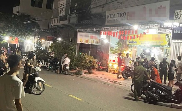 Vụ c&ocirc; g&aacute;i 27 tử vong sau khi bị đ&acirc;m ở ph&ograve;ng trọ: H&eacute; lộ nguồn cơn  - Ảnh 1.