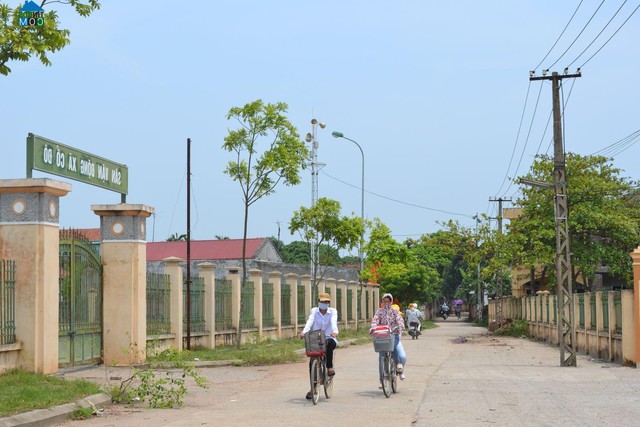 Phát hiện ngôi làng gần 1.000 nóc nhà, trẻ nhỏ tới người già đều dễ bắt gặp cảnh cầm cọ: Cách Hà Nội 70km - Ảnh 4.