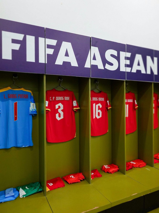 Diễn biến trận Việt Nam vs Malaysia: HLV Kim Sang-sik không dùng cầu thủ nhập tịch, 5 Việt kiều đá chính - Ảnh 3.