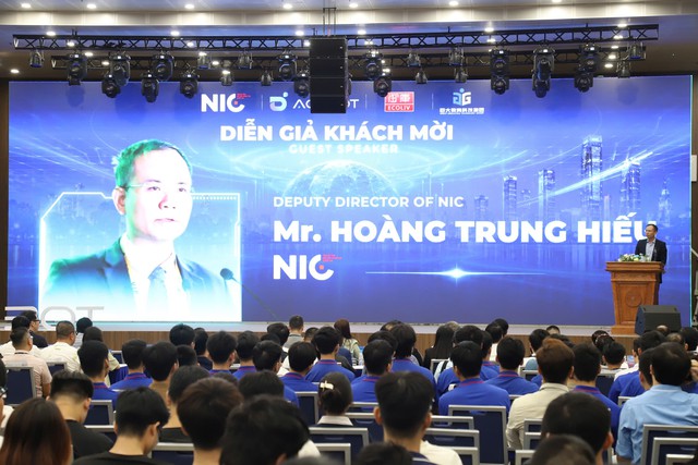 Cận cảnh robot Trung Quốc đến Hà Nội nhảy múa “Hello Vietnam”, giá bán hơn 1 tỷ đồng - Ảnh 4.
