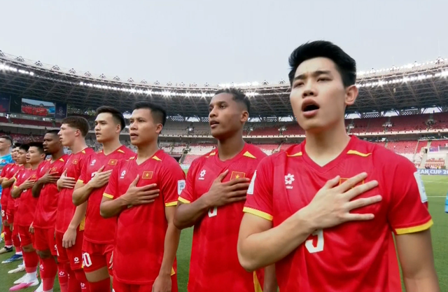 Diễn biến trận Việt Nam vs Malaysia: Đ&igrave;nh Bắc dự bị, 5 cầu thủ Việt kiều đ&aacute; ch&iacute;nh - Ảnh 1.