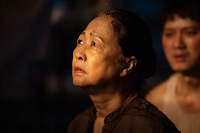 NSND 72 tuổi t&aacute;i xuất với "Trại bu&ocirc;n người": Kh&ocirc;ng để m&igrave;nh rảnh rỗi, c&oacute; ng&agrave;y quay phim tới 12 tiếng - Ảnh 1.