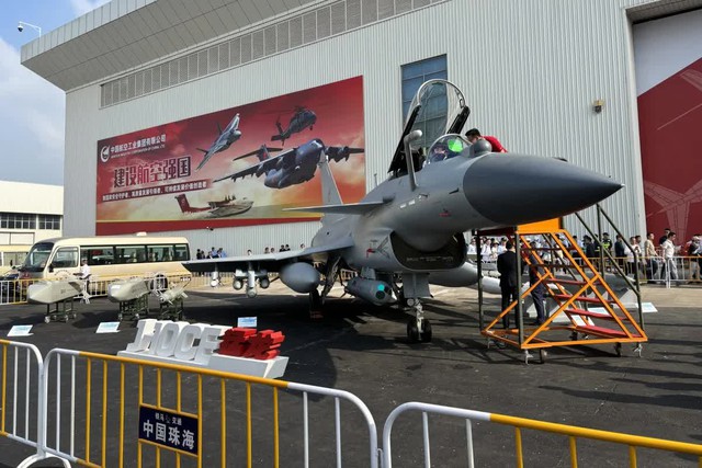 Trung Quốc chốt đơn gần 100 chiếc J-10 - Khách hàng ĐNA đầu tiên lộ diện, nói đúng 2 từ ẩn ý - Ảnh 1.