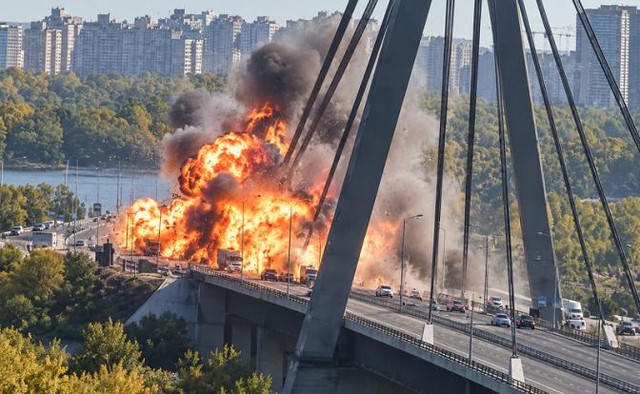 Cắt xuy&ecirc;n cầu &ldquo;ngọt như dao&rdquo;, vũ kh&iacute; kỳ diệu của Nga đang g&acirc;y x&ocirc;n xao: Ukraine chưa từng thấy điều n&agrave;y trước đ&acirc;y - Ảnh 1.